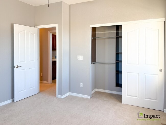 Building Photo - 10862 Glengate Cir