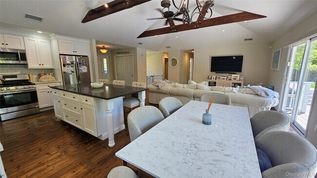 Building Photo - 11 John St