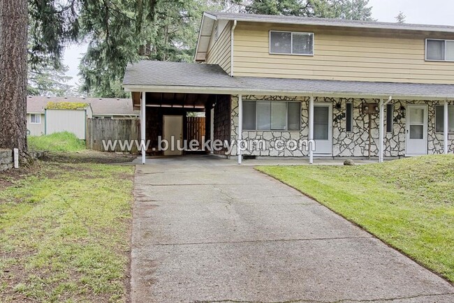 Primary Photo - 2 Bed, 1.5 Baths Duplex in Hearthwood Neig...