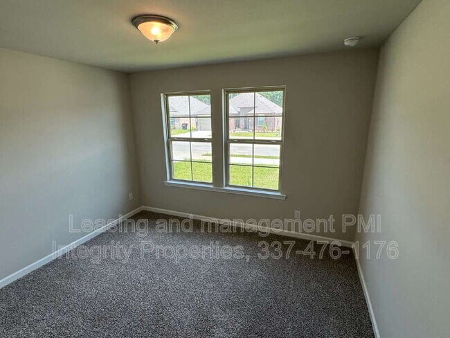 Building Photo - 226 Oak Heights