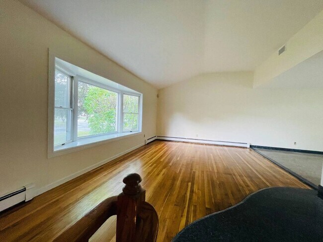 Building Photo - 146 Woolsey Ave
