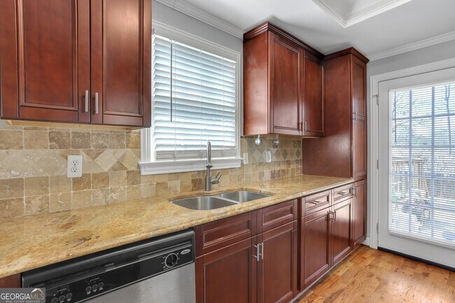 Building Photo - 1670 Cecilia Dr SE