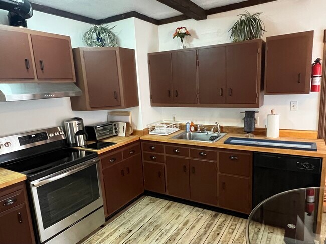 Building Photo - 39 Pearl St