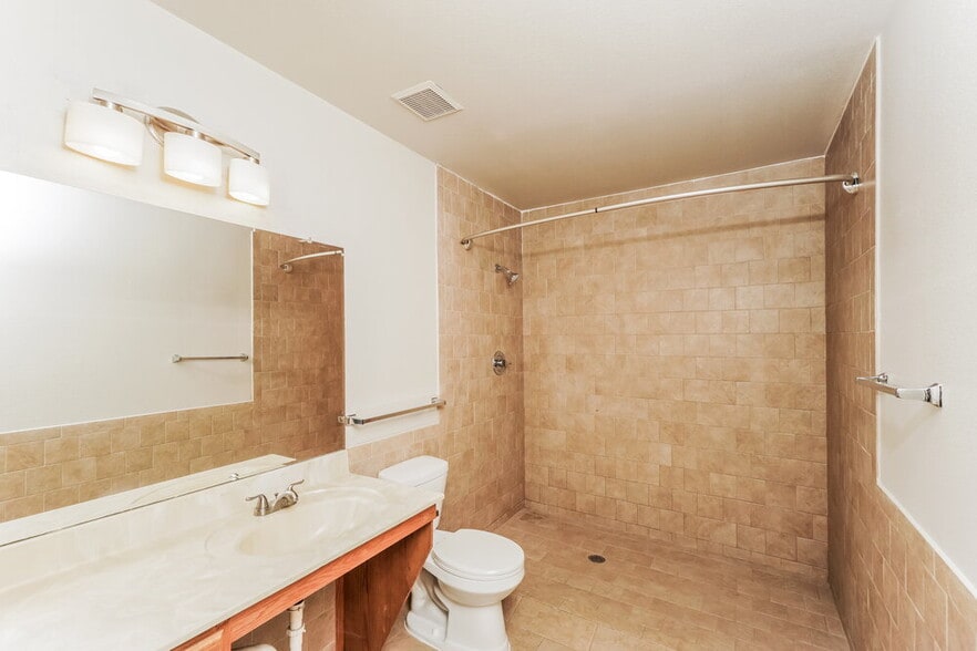 Building Photo - 417 Canterbury Ln