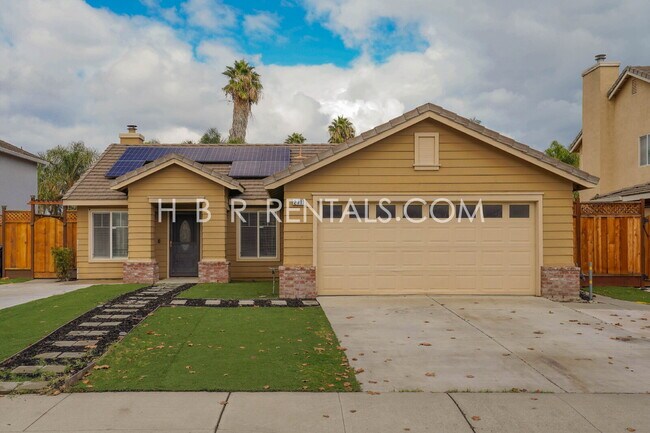 Primary Photo - Single Story 3 bedroom home *SOLAR* *POOL*...