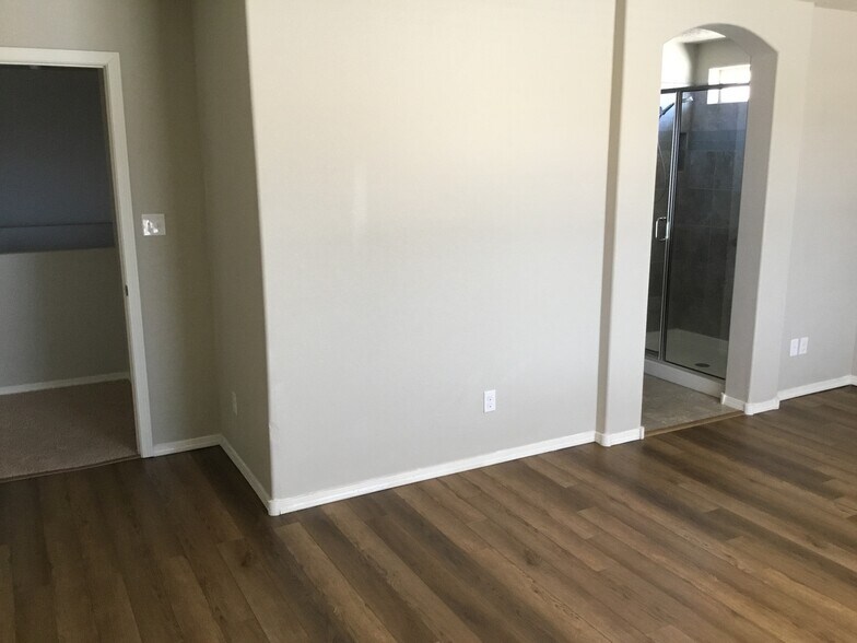 Building Photo - 2711 Full Moon Ct NE