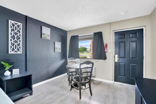 Building Photo - 905 Providence Blvd