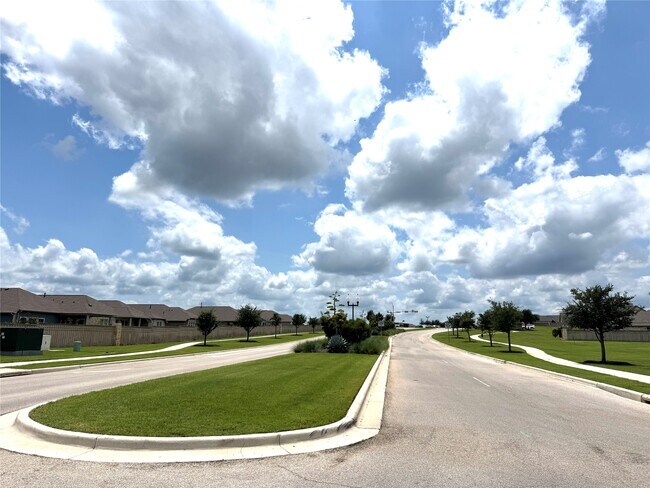 Building Photo - 113 Thurston Dr