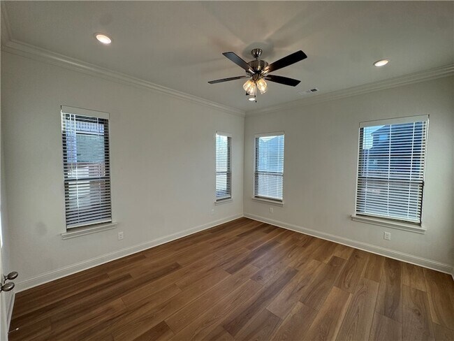 Building Photo - 3004 S 14th St