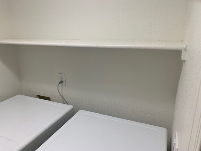 Building Photo - 3 Bedroom in East Mesa