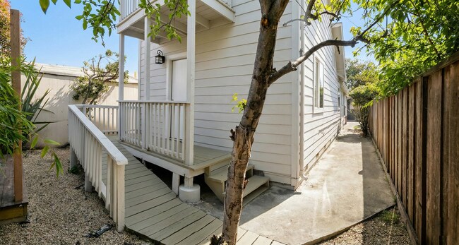Building Photo - Freshly Remodeled 4-Bedroom House w/ Private Yard in Oakland
