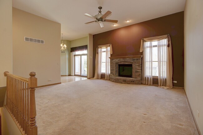 Building Photo - 403 E Main St