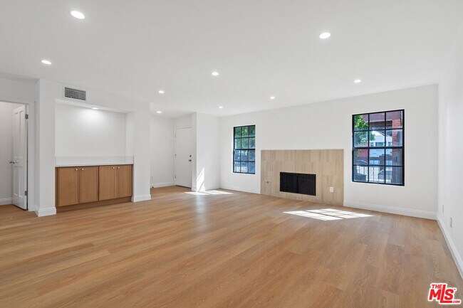 Building Photo - 2541 Stoner Ave