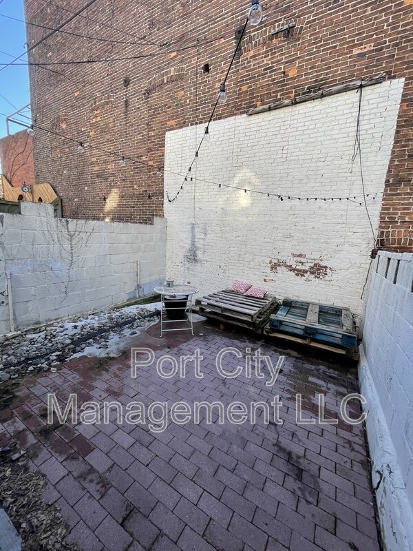 Building Photo - 14 S Ann St