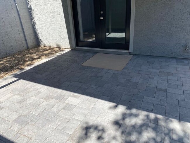 Building Photo - $2,350 Lovely Remodeled 3 Bedroom-2 bath-2...
