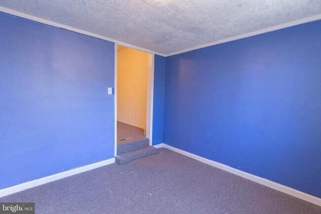 Building Photo - 48 Turf Ln