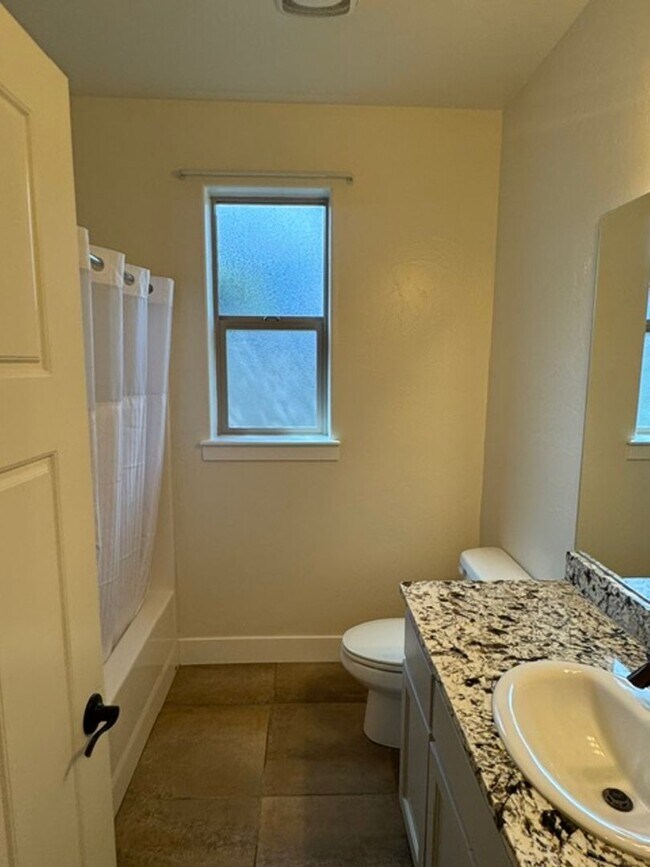 Building Photo - 2435 Bridgewater Way