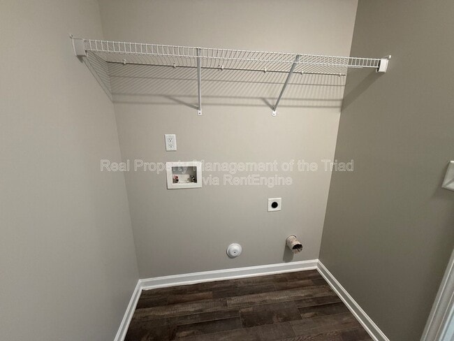 Building Photo - 3801 Miller Dr