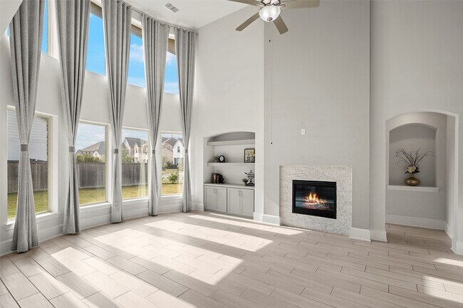 Building Photo - 21215 Central Vly Ln