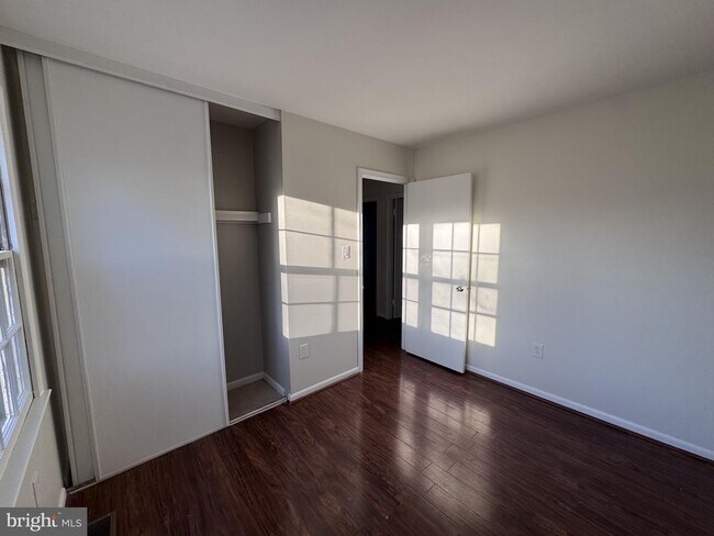 Building Photo - 12335 Woodlawn Ct