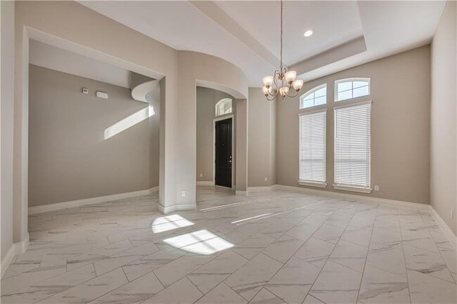Building Photo - 705 Campino Dr