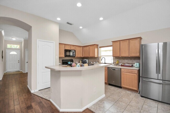 Building Photo - 3311 Raintree Village Dr