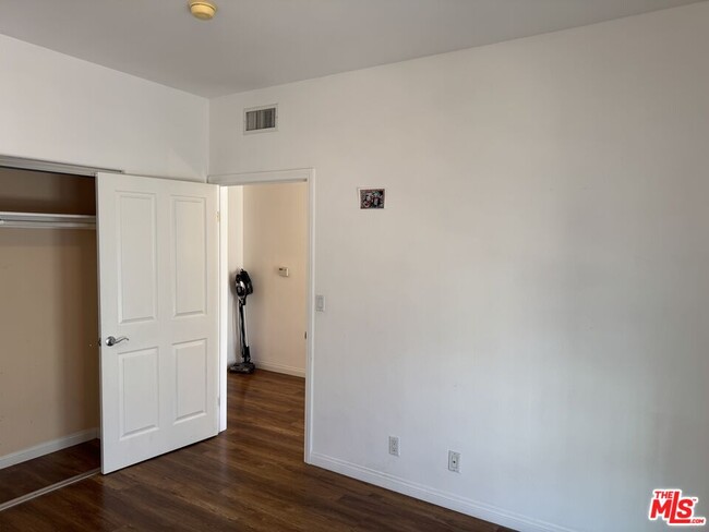 Building Photo - 2315 Mira Vista Ave