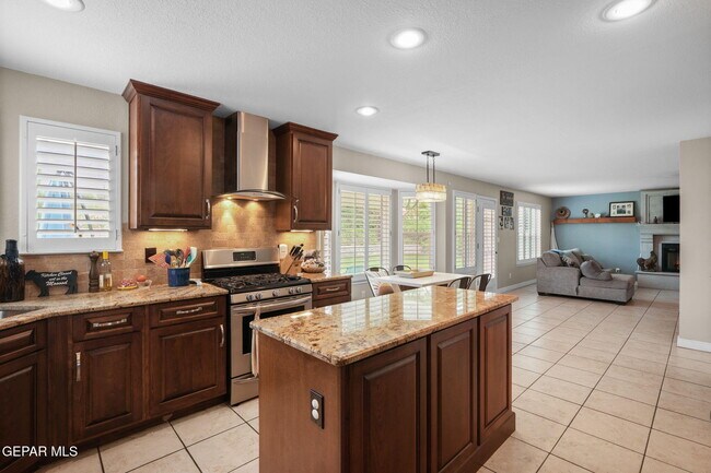 Building Photo - 6052 Bandolero Dr