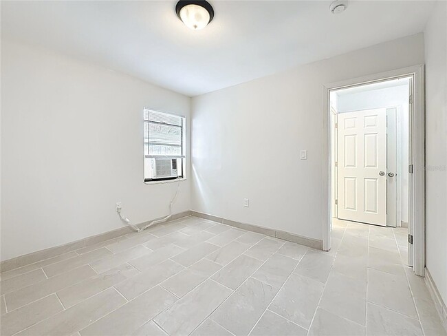 Building Photo - 497 Normandy Rd