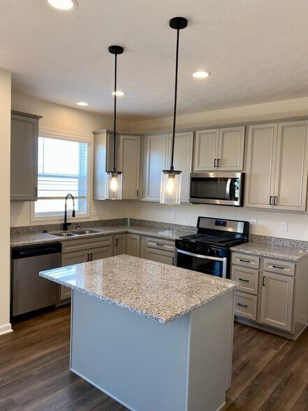 Building Photo - 306 Raccoon Ave