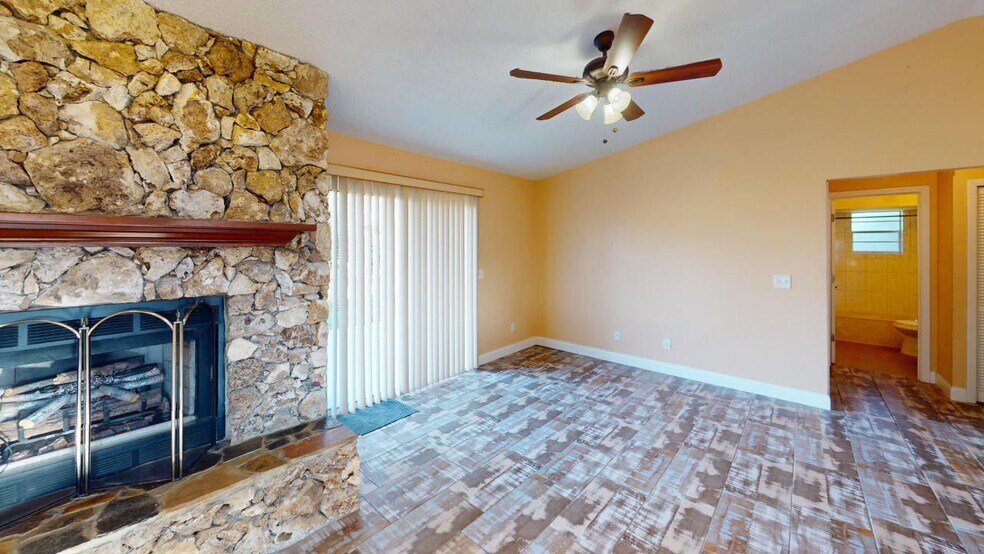 Building Photo - 2219 Umbrella Tree Dr