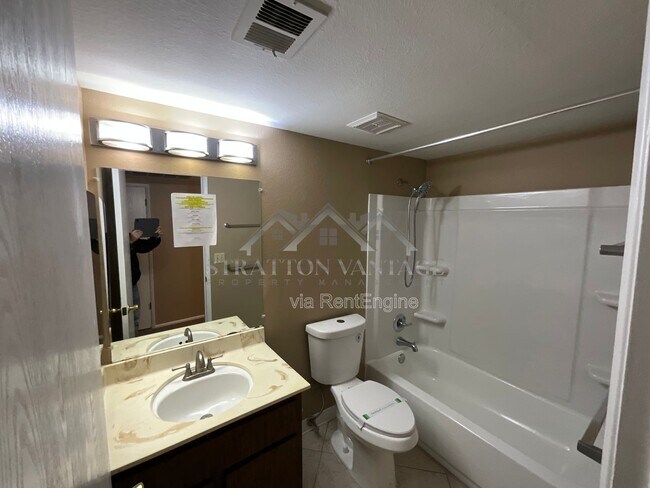 Building Photo - 10203 N 7th Pl