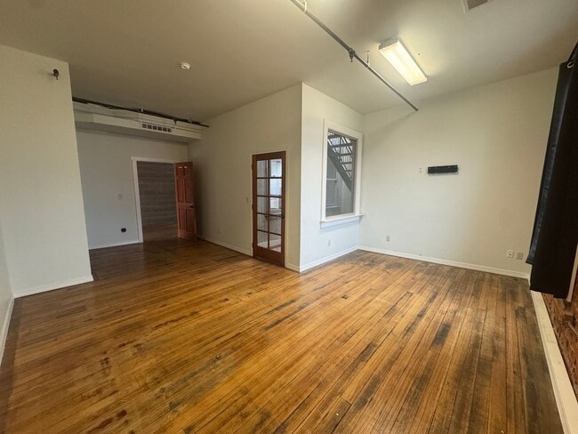 Building Photo - 811 Cook Building