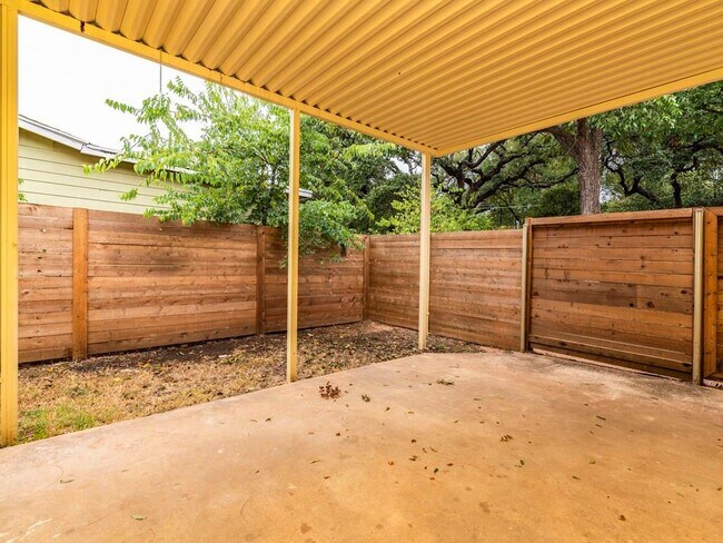 Building Photo - 4500 Mt Vernon Dr