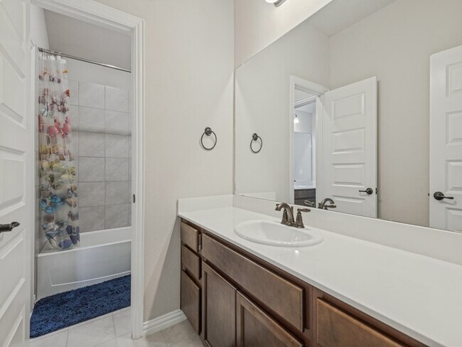 Building Photo - 1267 Binfield Dr