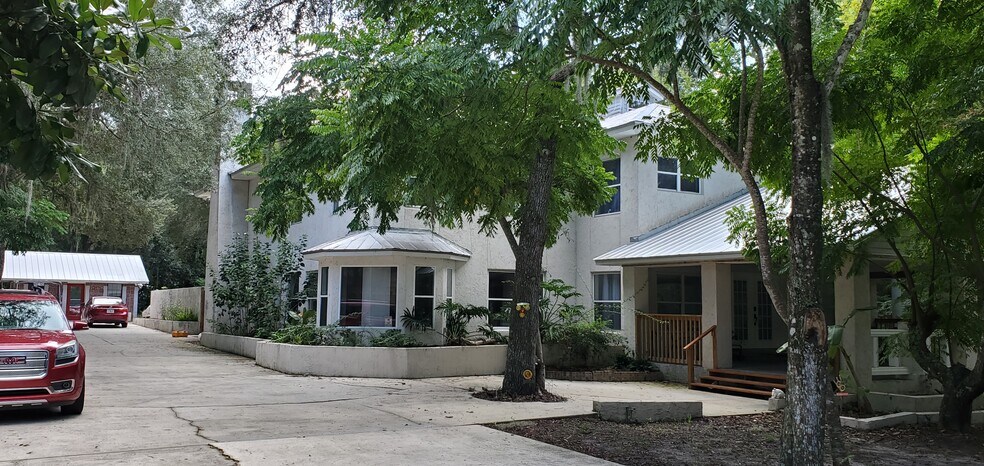 exterior view - 6542 Sherry Ln