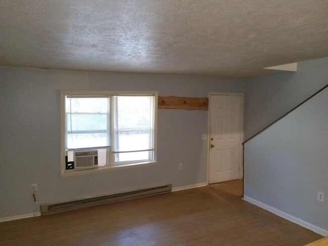 Building Photo - WCU Student 2 Bedroom 2 Bath Townhouse 1 mile from WCU Campus $1200