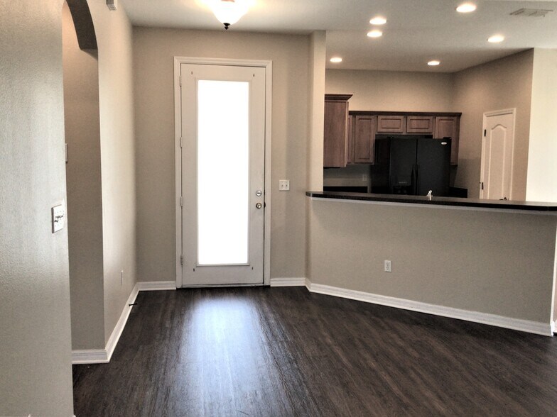 Building Photo - 4004 Knight Ave