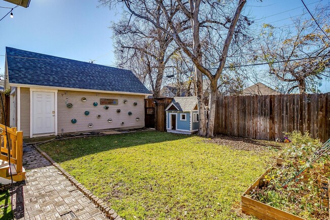 Building Photo - Amazingly Remodeled 1916 Home Located in N...