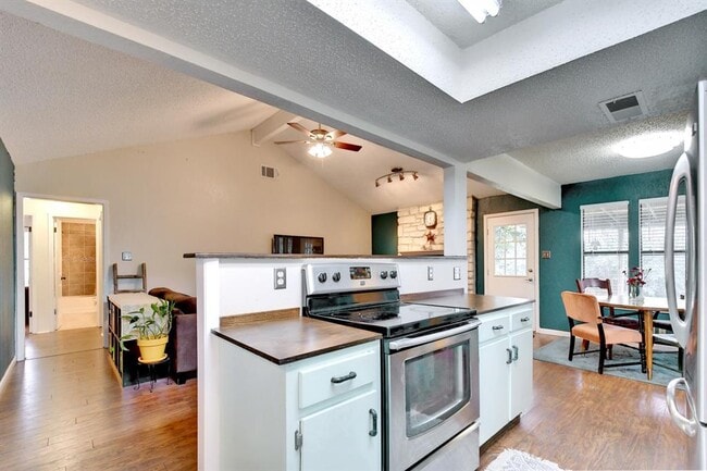 Building Photo - 506 S Mt Rushmore Dr