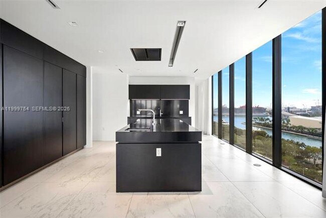 Building Photo - 1000 Biscayne Blvd