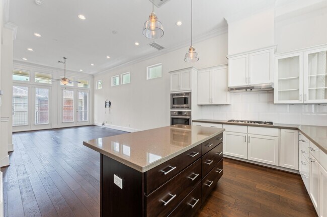 Building Photo - 9635 Riddlewood Ln