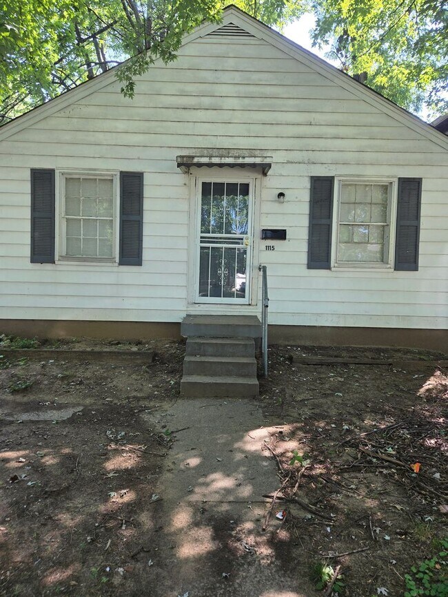 Building Photo - 2BR/1BA House recently renovated-** Specia...