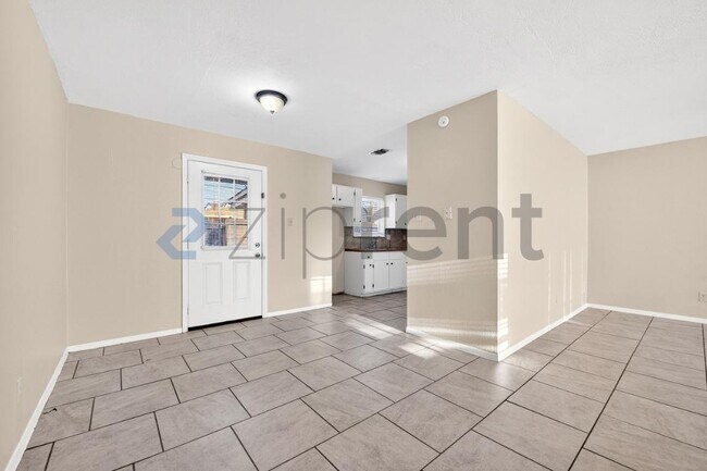 Building Photo - 3225 Crites St