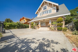 Building Photo - 1417 12th Ave