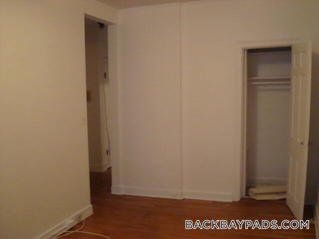Building Photo - 52 Clearway St