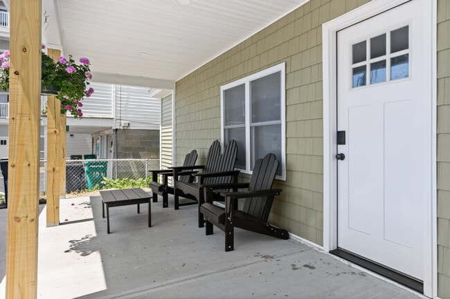 Building Photo - 8 N St