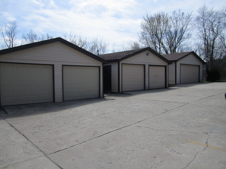 Building Photo - 9S334 Nantucket Dr