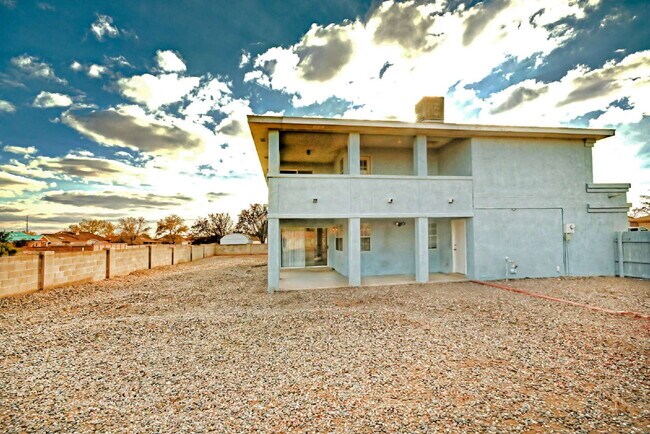 Building Photo - 2 Story, 4 BR, 2205 SF home off Southern Blvd in Rio Rancho