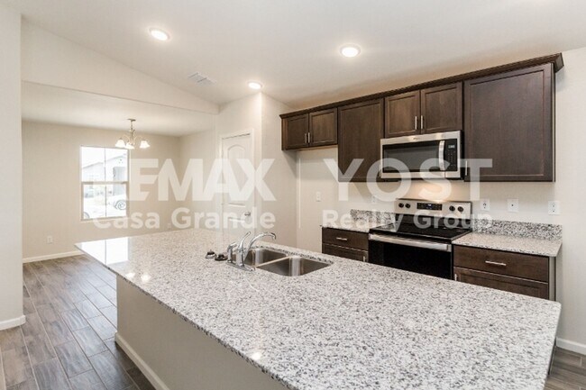 Building Photo - Bright & Modern Living with Open Layout & Backyard Space